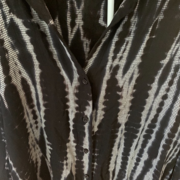 Bella Dahl hipster mock tie dye blouse. Worn 1x. Retail 270 - Picture 3 of 4